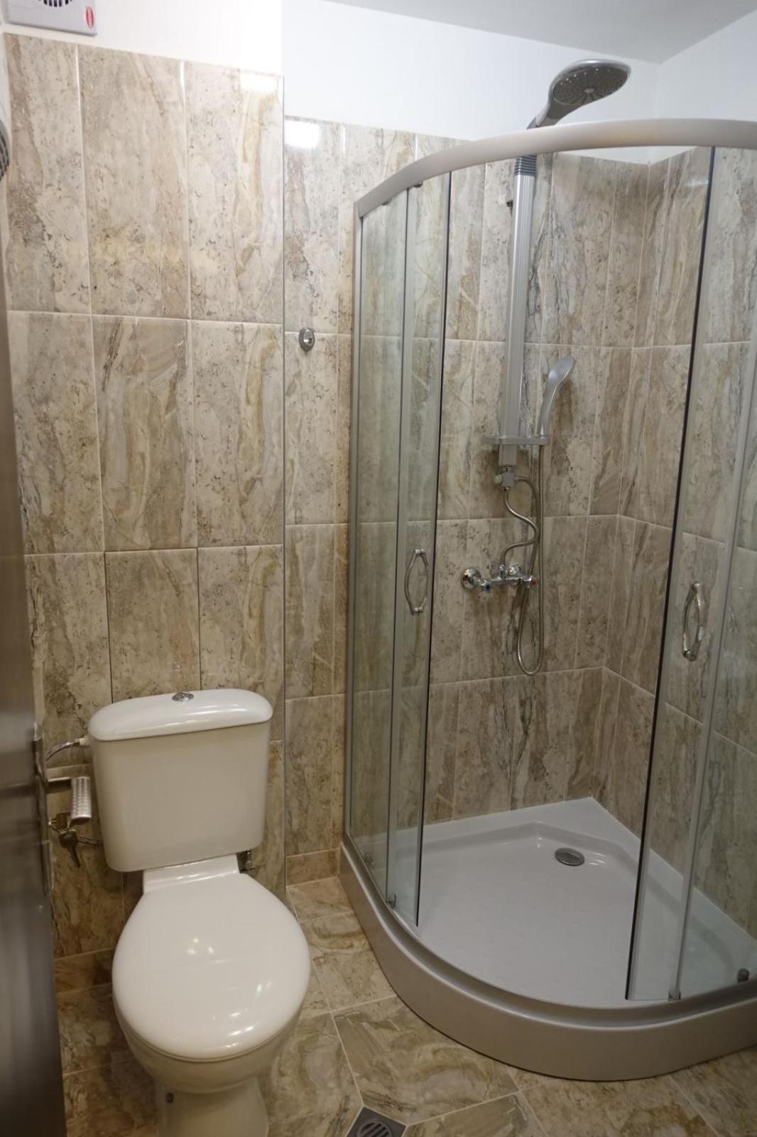 Enis Hotel С Минерален Басейн 萨帕雷瓦巴尼亚 外观 照片